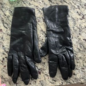 Leather gloves